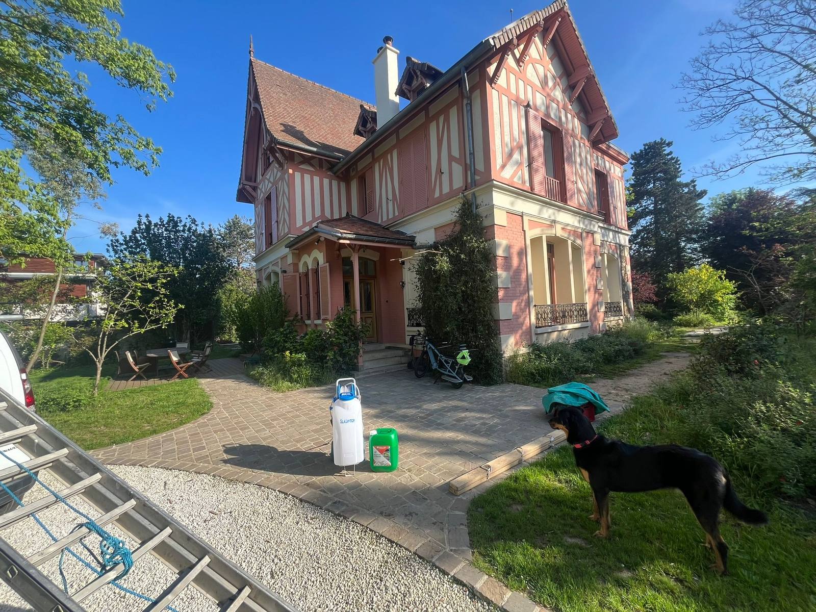 Couverture de grande maison rénovée dans les Yvelines.